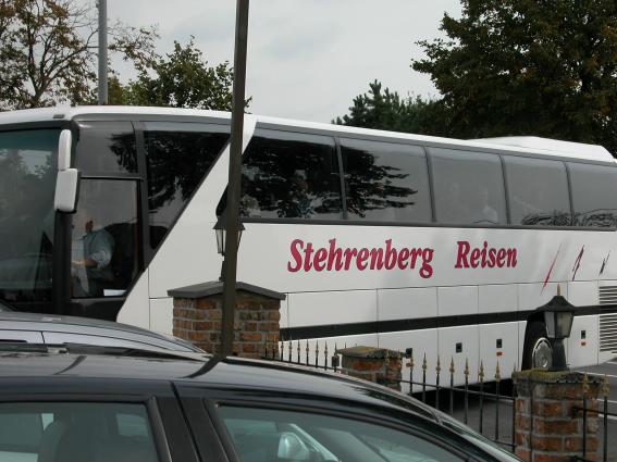 ziedaar, een bus vol duitsers