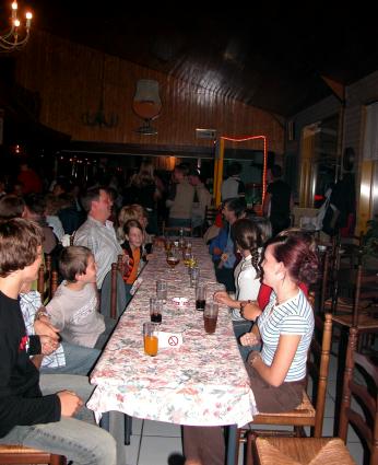 's avonds is er natuurlijk feest...